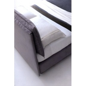 Letto matrimoniale imbottito mod. aria