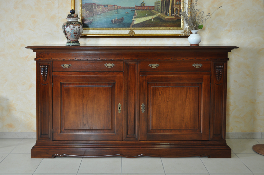 credenza in legno tinto noce